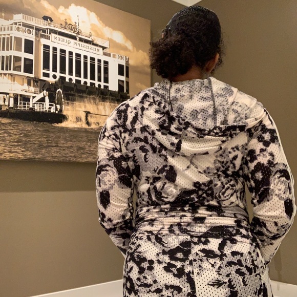 Tracksuit - Picture 4 of 7